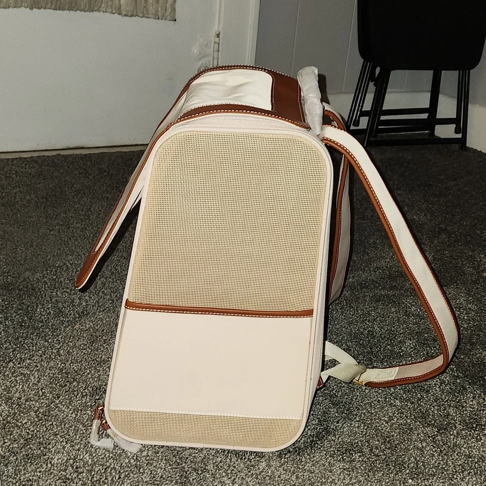 NEW, VERY NICE, NEVER USED VOOCOO Small Pet Carrier Backpack...Cat, Dog, etc.